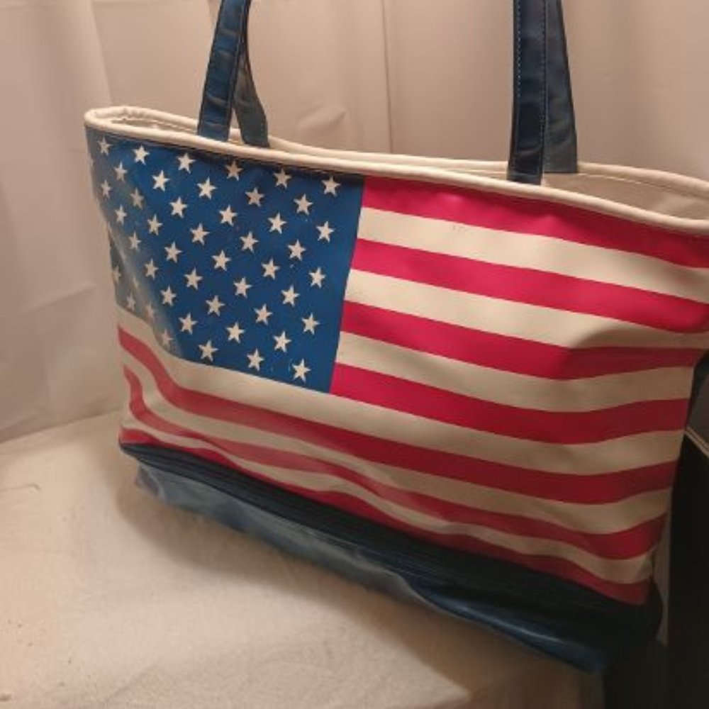 SUMMECLEARANCE  -- USA RED WHITE BLUE TOTE BAG FOR HOLIDAYS AND OTHER EVENTS